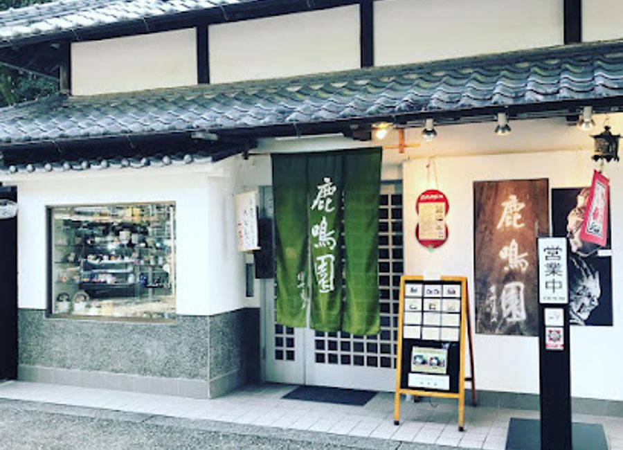 Discover the art of Japanese sweets at Rokumeien in Nara - where tradition meets taste in every delightful bite.