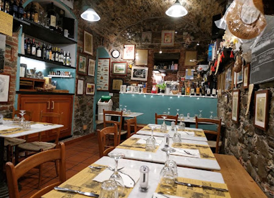 Experience authentic Italian flavors at A Cantina da Mananan in beautiful Corniglia - your perfect culinary escape in Cinque Terre.