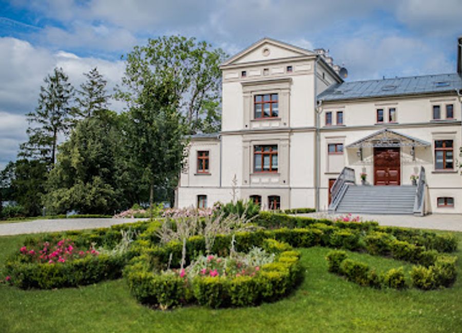 Discover luxury and charm at Pałac Warlity Hotel & Restauracja - where elegant accommodations meet exquisite dining in serene Warlity Małe.