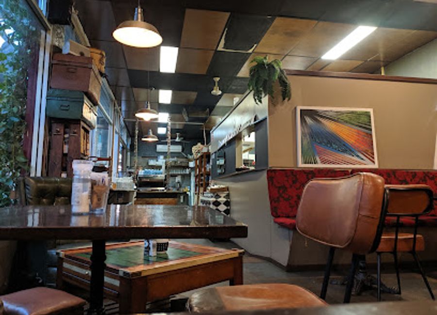 Discover Page 27 Cafe in Alice Springs – where delicious breakfasts and premium coffee meet warm hospitality in a cozy setting.