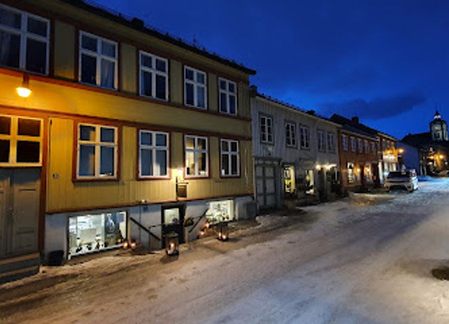 Discover authentic Norwegian flavors at Grillhuset Røros – where local ingredients meet warm hospitality in the heart of historic Røros.