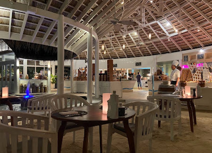 Discover the exquisite flavors of Maldives at MIXE in Dhidhdhoo – where local cuisine meets international flair.