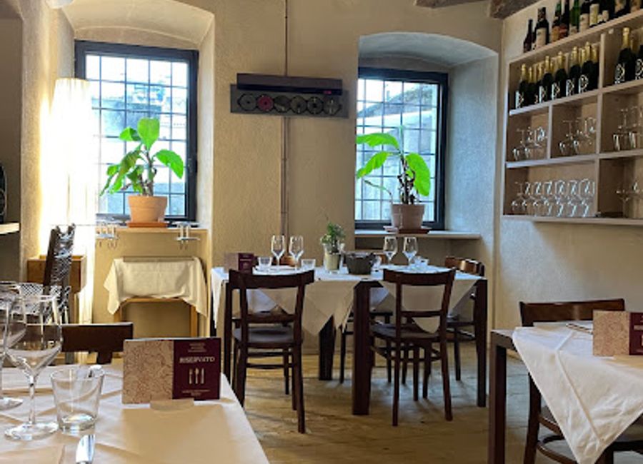 Discover exquisite Italian flavors at Scrigno del Duomo - a culinary treasure in Trento's historic heart.