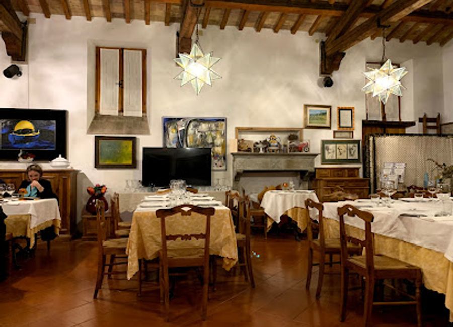 Experience authentic Italian cuisine at Ristorante Vecchia Urbino in the heart of Italy's historic city, where tradition meets flavor.