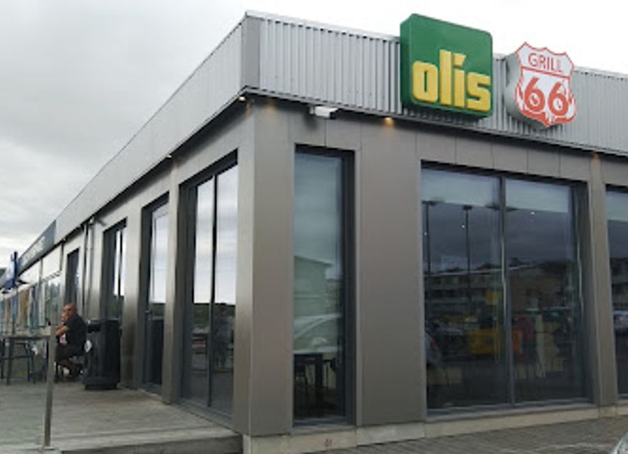 Discover Olís in Húsavík: A one-stop destination for delicious food, quality coffee, and essential services amidst Iceland's natural beauty.