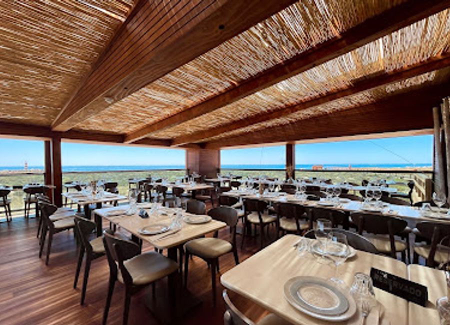 Discover exquisite Portuguese seafood at Restaurante Estaminé on Ilha Deserta – a culinary oasis surrounded by breathtaking natural beauty.