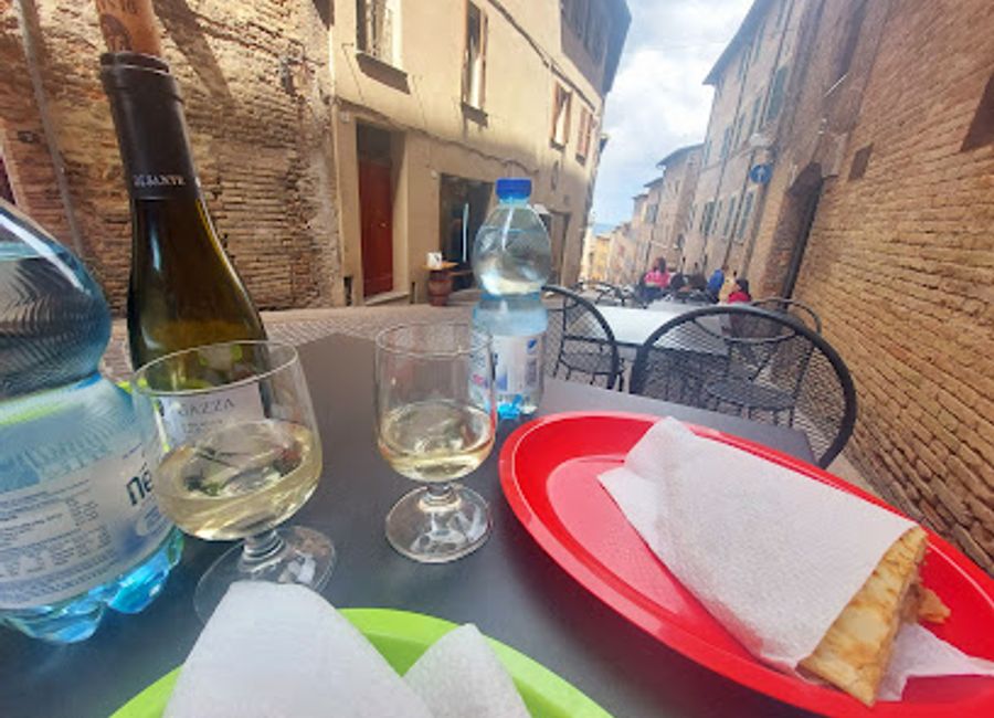Experience authentic Italian street food at Piadineria L'Aquilone - savor delicious piadine crafted with local ingredients in Urbino.