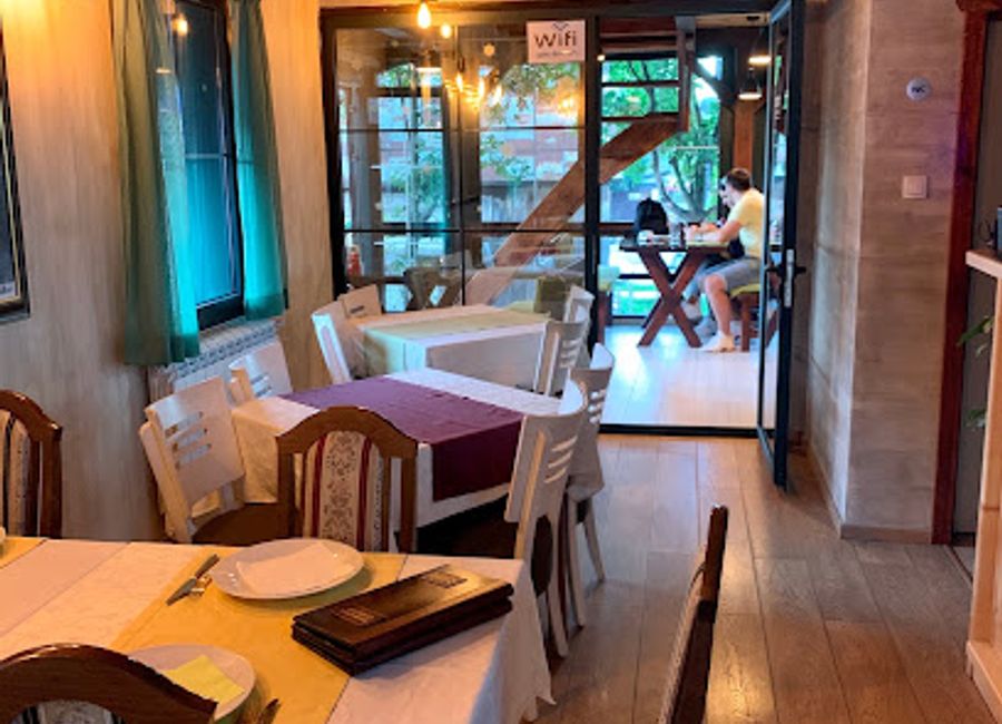 Experience authentic Montenegrin cuisine at Restoran Durmitor in Žabljak – a perfect blend of tradition and stunning mountain views.