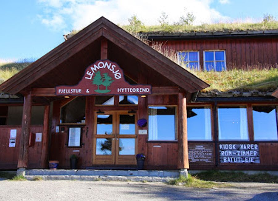 Experience authentic Norwegian hospitality at Lemonsjøen Fjellstue & Hyttegrend amidst breathtaking landscapes.