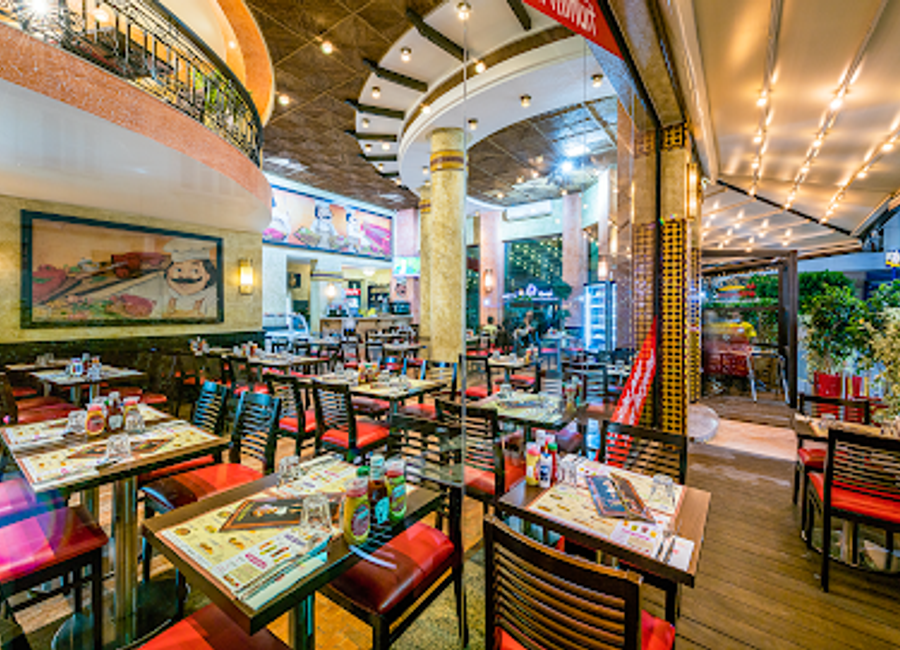 Discover authentic Moroccan grilled cuisine at La Grillardière in Meknes – where flavor meets tradition.