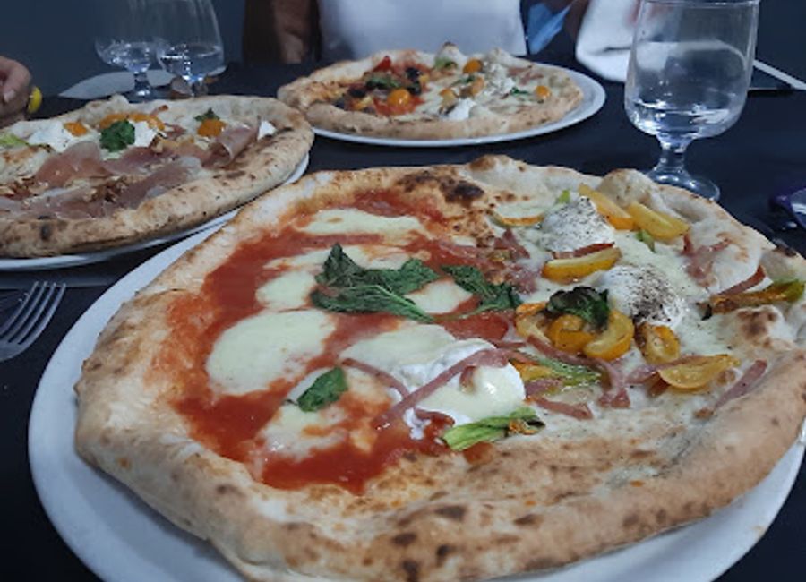 Experience authentic Italian cuisine at Ristorante Pizzeria Donna Imma in Ercolano – home to delicious pizzas and warm hospitality.