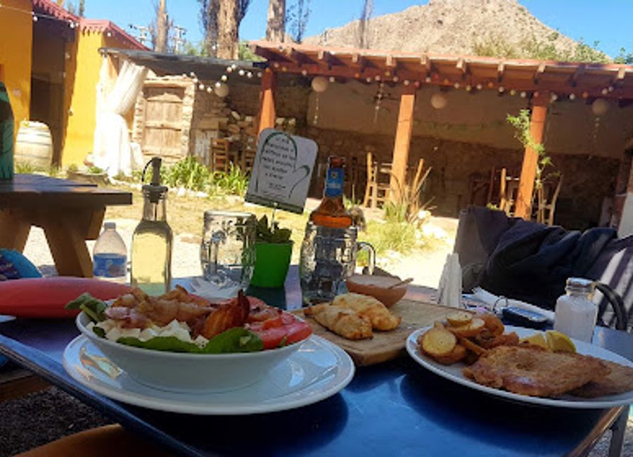 Discover El Puente Cafe Resto Bar in Tilcara for an unforgettable dining experience filled with authentic Argentine flavors and stunning mountain views.
