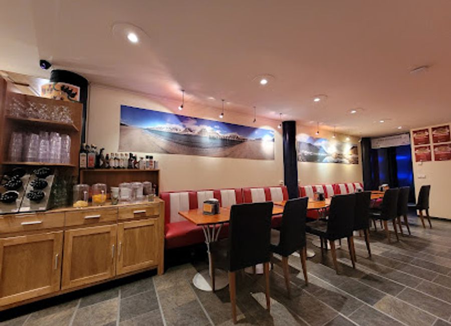 Experience delightful fast food and sweet treats at Hamraborg ehf in Ísafjörður - where every bite tells a story!