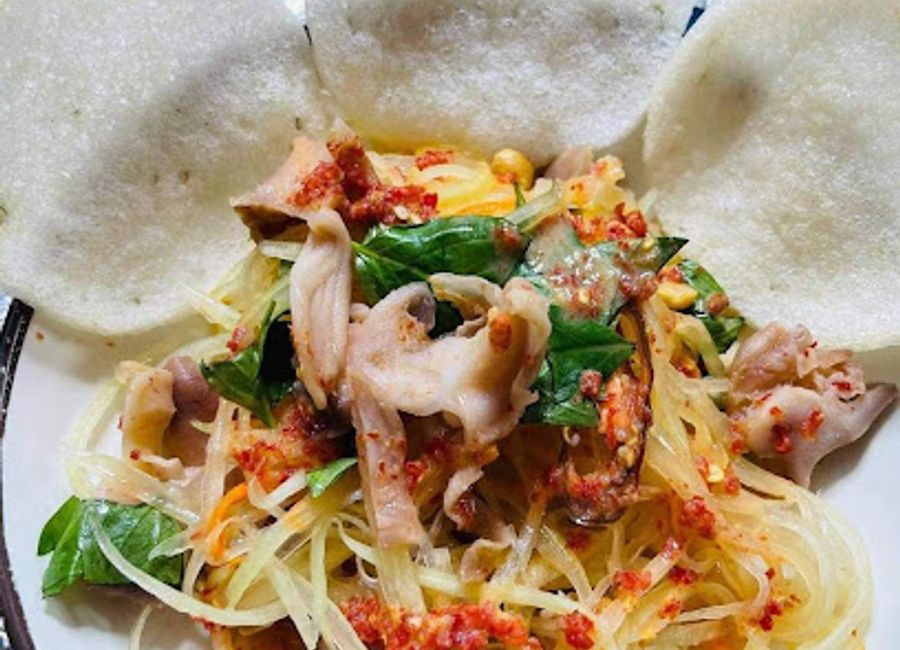 Experience authentic Vietnamese flavors at Gỏi Ốc in Buôn Ma Thuột - a must-visit restaurant for food lovers!