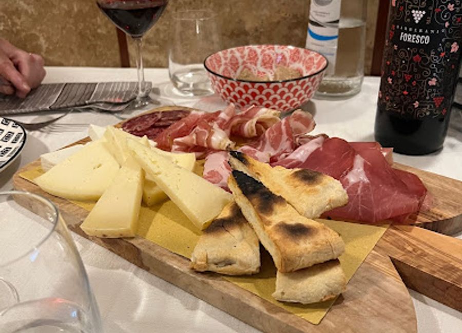 Experience authentic Italian cuisine at Ghiotto Ristorante in Assisi—where every meal is a celebration of local flavors and tradition.