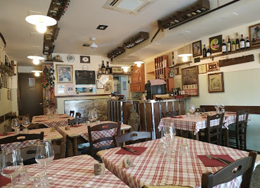 Experience authentic Tuscan flavors at Vineria Dal Chiodo in Arezzo - where tradition meets taste.