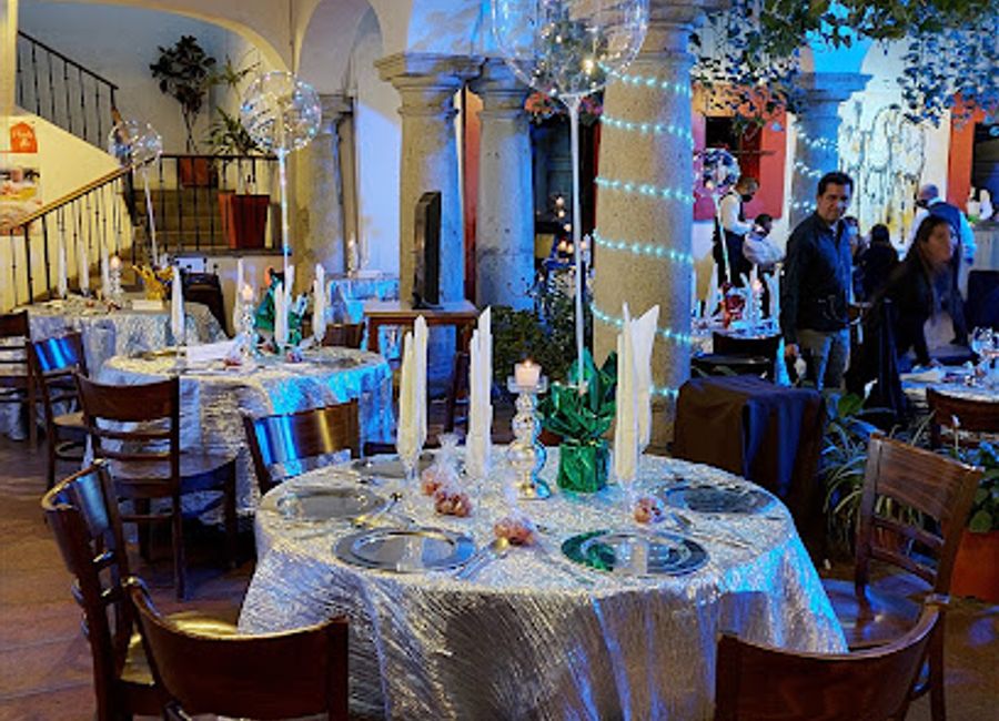 Experience authentic Oaxacan flavors at Hostería de Alcalá – where every meal tells a story.