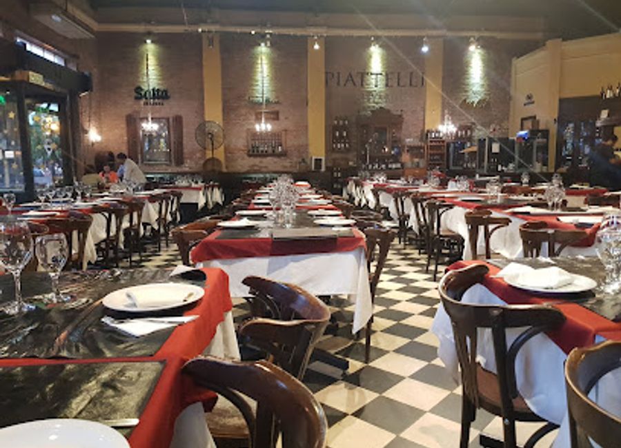 Discover authentic Argentine barbecue at 802 Cocina A Las Brasas in Salta – where tradition meets flavor for an unforgettable dining experience.