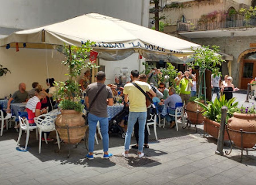 Discover authentic Italian flavors at Trattoria dei Cartari in Amalfi – where fresh seafood meets traditional cuisine.