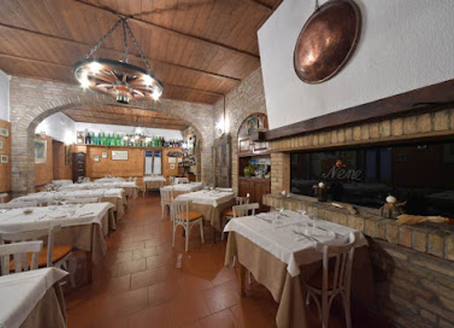 Discover Ristorante Nenè in Urbino for authentic Italian cuisine amid stunning Renaissance architecture.