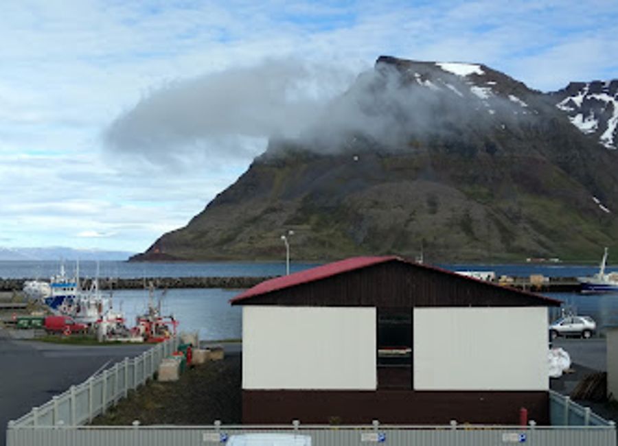 Discover authentic Icelandic cuisine at Einarshusid in Bolungarvik – where tradition meets flavor in a cozy atmosphere.