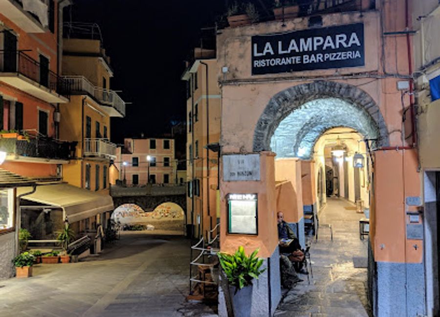 Experience authentic Italian flavors and fresh seafood at Trattoria La Lampara in picturesque Riomaggiore.