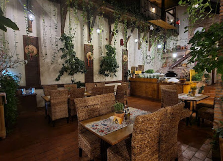 Experience authentic Romanian cuisine with stunning views at Gasthaus Altepost in Sighișoara - perfect for families and food lovers alike.