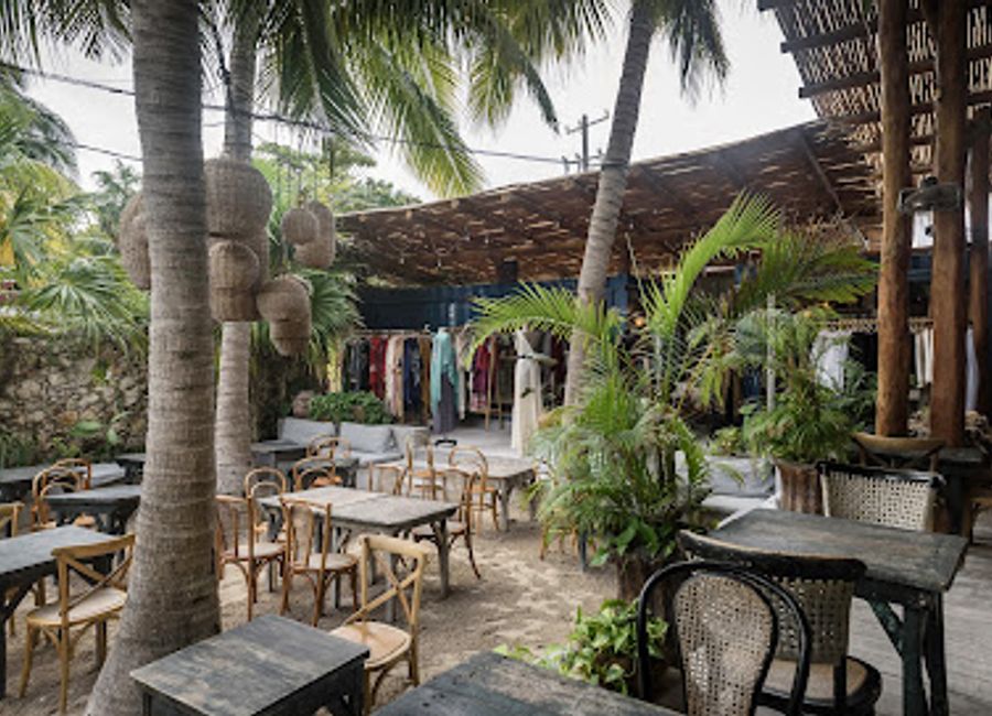 Discover exquisite flavors at LUUMA in Holbox – where culinary artistry meets local charm for an unforgettable dining experience.