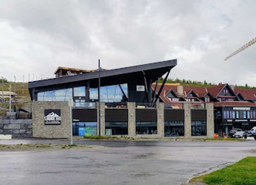 Discover authentic Norwegian cuisine at Lodge 900 in Beitostølen – where local flavors meet breathtaking mountain views.