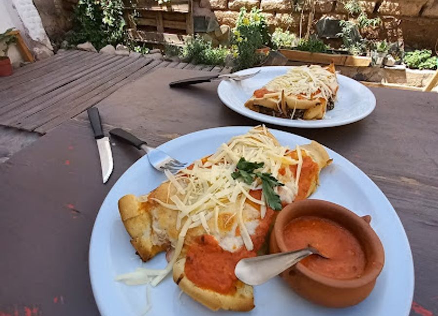 Discover authentic Argentine flavors at La Rockola, a vibrant restaurant and bar in Tilcara offering delightful dishes and a lively atmosphere.