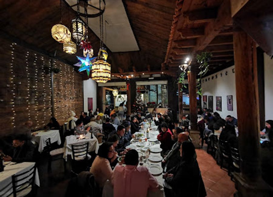 Experience exquisite grilled cuisine and vibrant atmosphere at Restaurante Miura in San Cristóbal de las Casas, where every meal tells a story.