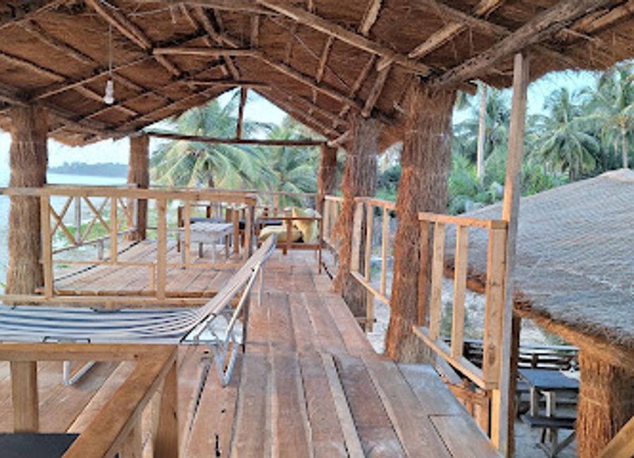 Experience authentic Senegalese cuisine at La Cabane De Savana in Cap Skirring – where local flavors meet warm hospitality.