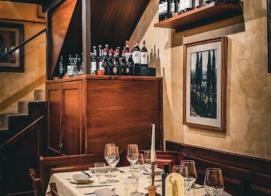 Discover authentic Tuscan cuisine at Ristorante dei Rossi in Florence – where tradition meets modern dining in a cozy atmosphere.