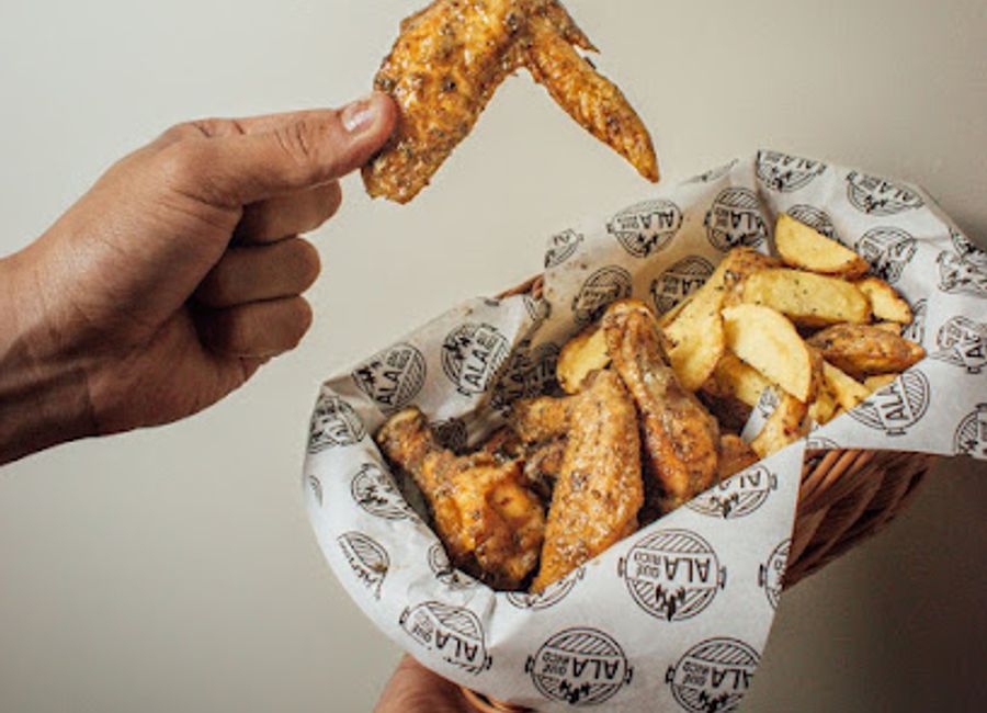 Experience the rich flavors of Peruvian cuisine at Ala qué rico, Huaraz's premier destination for grilled delicacies and gastropub delights.