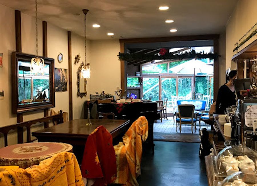 Discover the charm of French cuisine at Monsieur Pépé, a delightful café in Nara serving exquisite pastries and savory dishes.