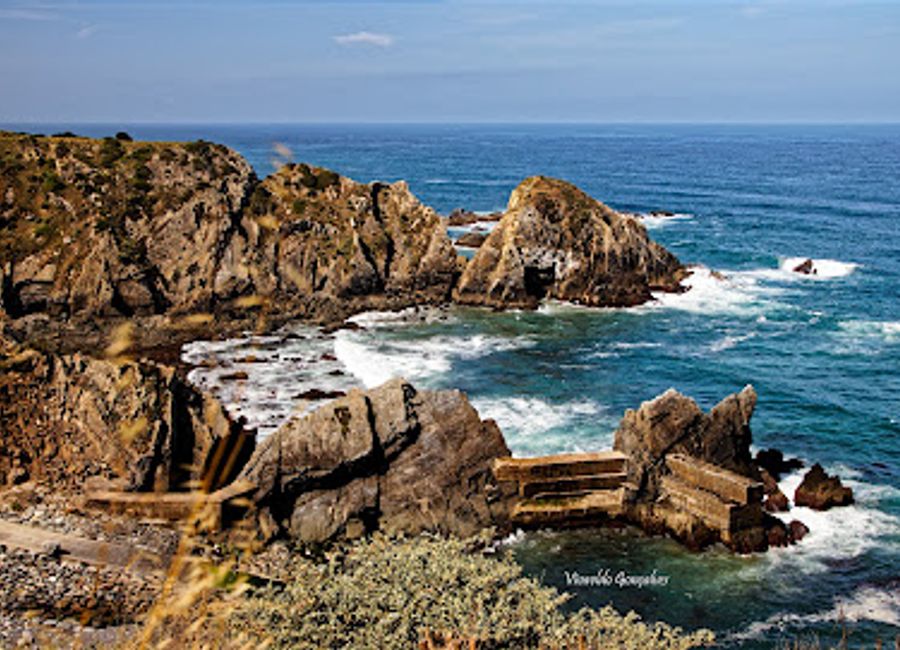Discover authentic Portuguese seafood at A Azenha do Mar with stunning ocean views and an unforgettable dining experience.
