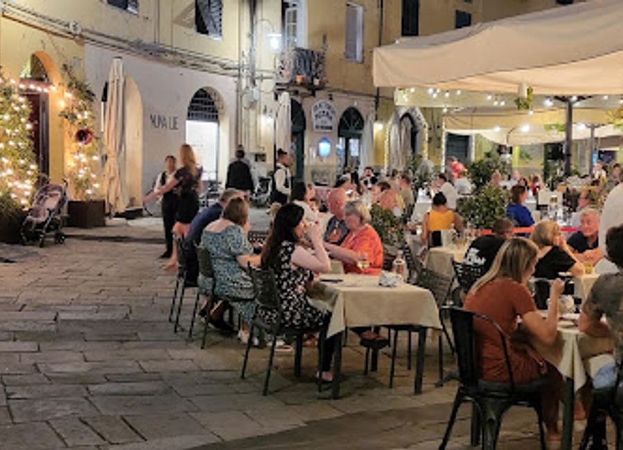 Discover authentic Italian cuisine at Peperosa Ristorante Bistro in Lucca—where fresh seafood meets traditional flavors in a charming atmosphere.