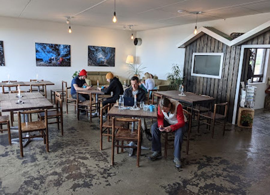 Discover the unique blend of art and flavor at Cafe Vatnajökull – an inviting cafe nestled in Iceland's stunning Öræfi region.