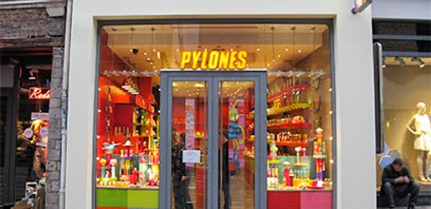 PYLONES