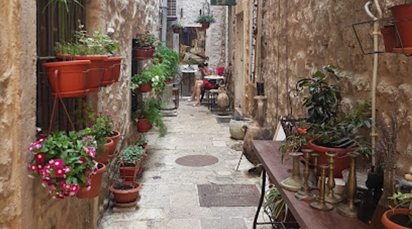 Antique Shop & Gallery