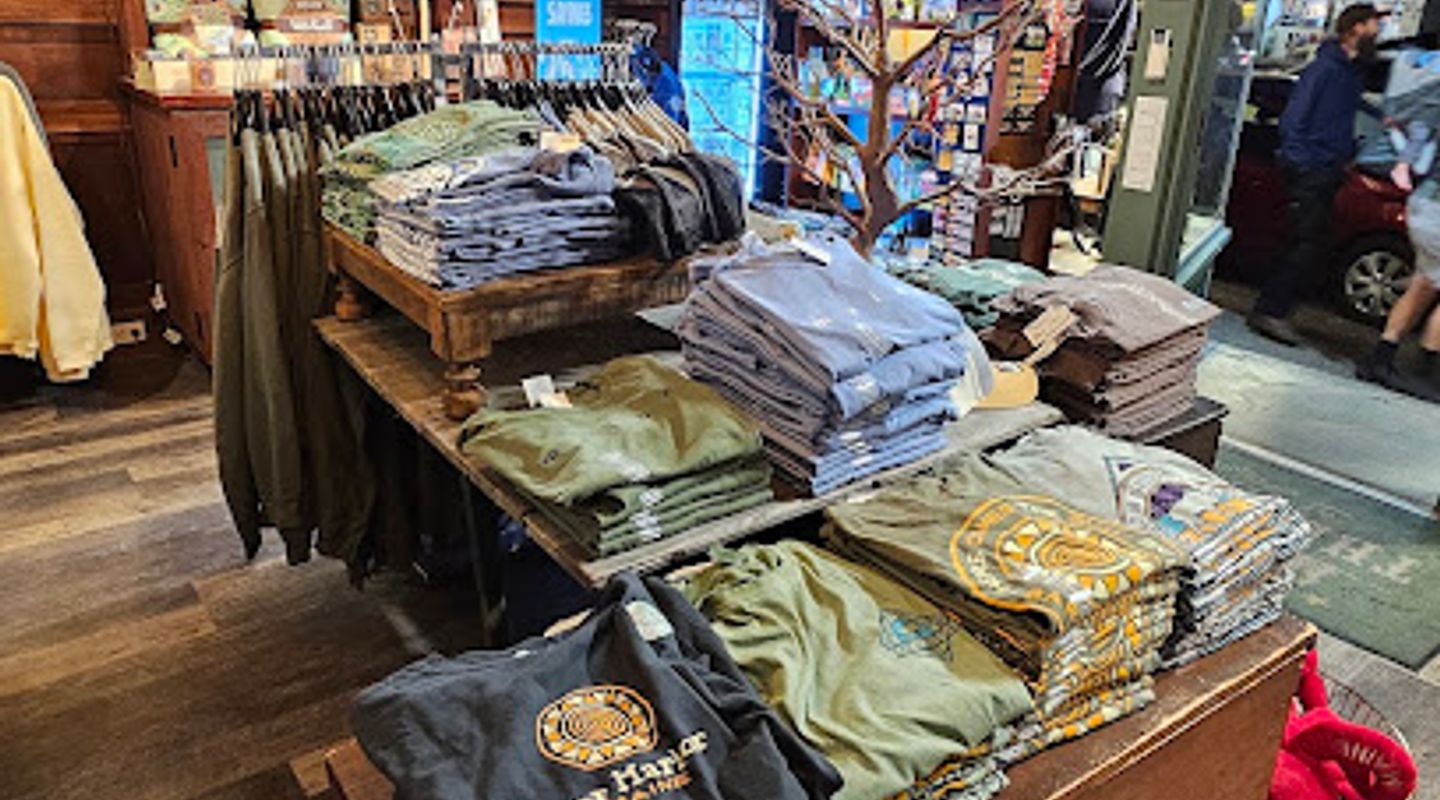 The Beehive General Store