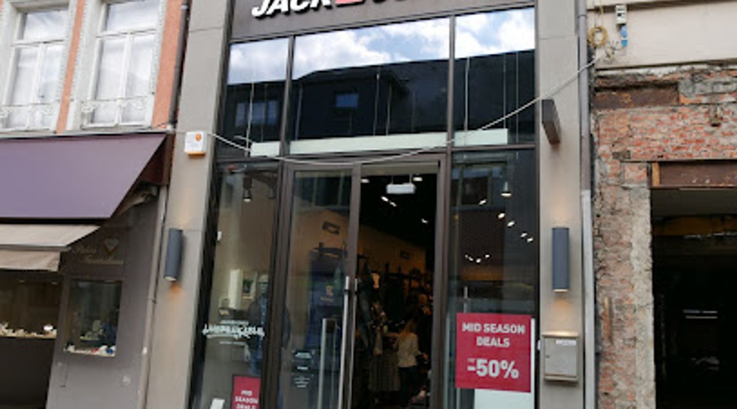JACK & JONES