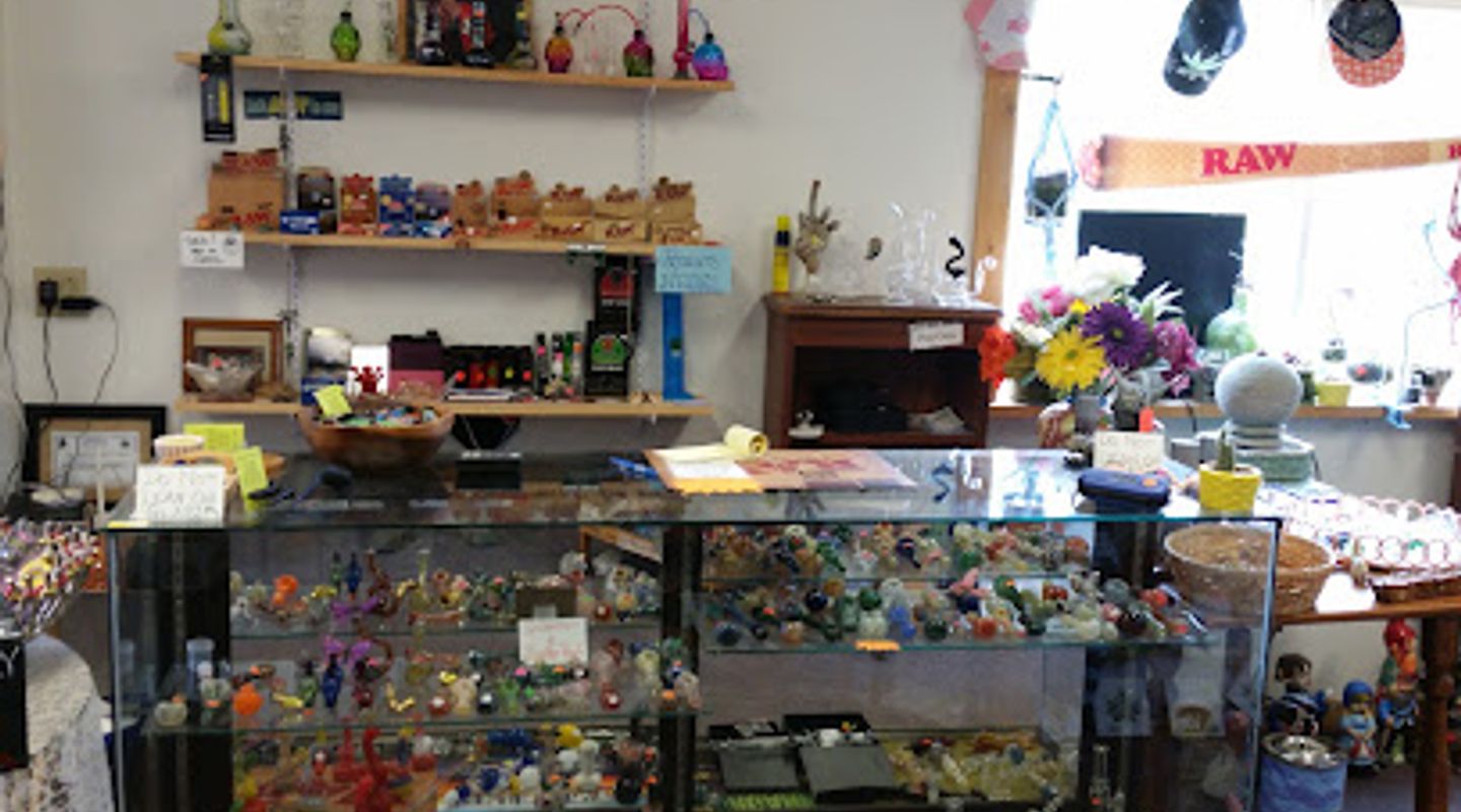 Roaring Acres Smoke shop