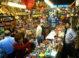 Bazar Ouchy. Souvenirs suisses, jouets