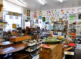 Rusty Retro Antiques & Oddities