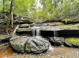 Tham Yai Waterfall