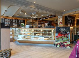 Oze Coffee Shop