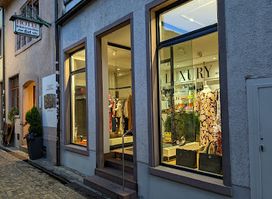 Luxury Second Hand & Outlet
