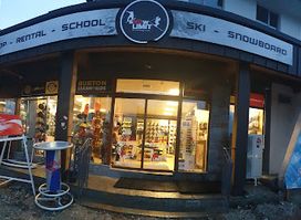 Snow limit ski shop Pamporovo