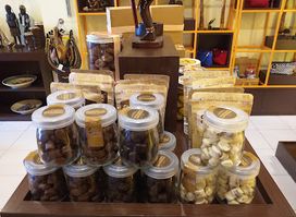 OLEH-OLEH COKELAT PAPUA. CHOCO CHIC Chocolate Gifts Shop
